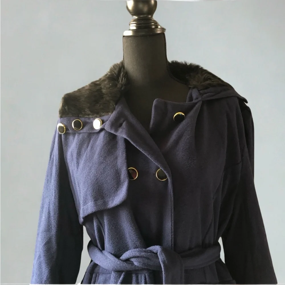 Black Coat with Fur Trim - XL - Picture 4 of 7